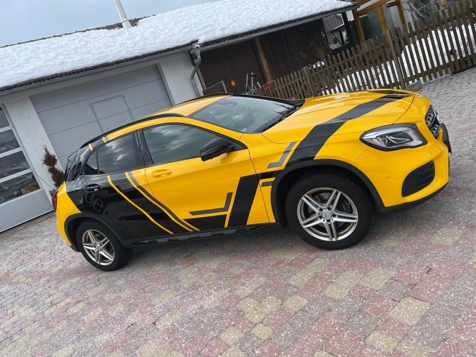 Folierung eines Autos, durchgeführt von der Autoglastechnik Robert Gigl GmbH