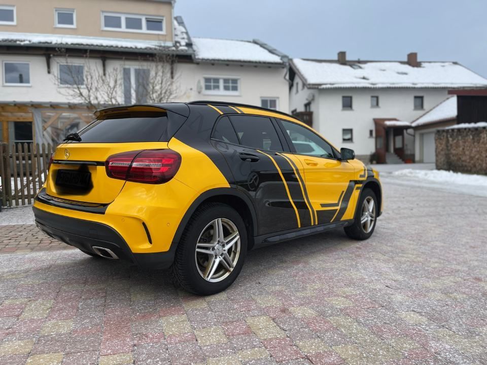 Folierung eines Autos, durchgeführt von der Autoglastechnik Robert Gigl GmbH