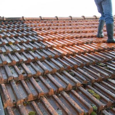 Vers la page nettoyage de toiture.