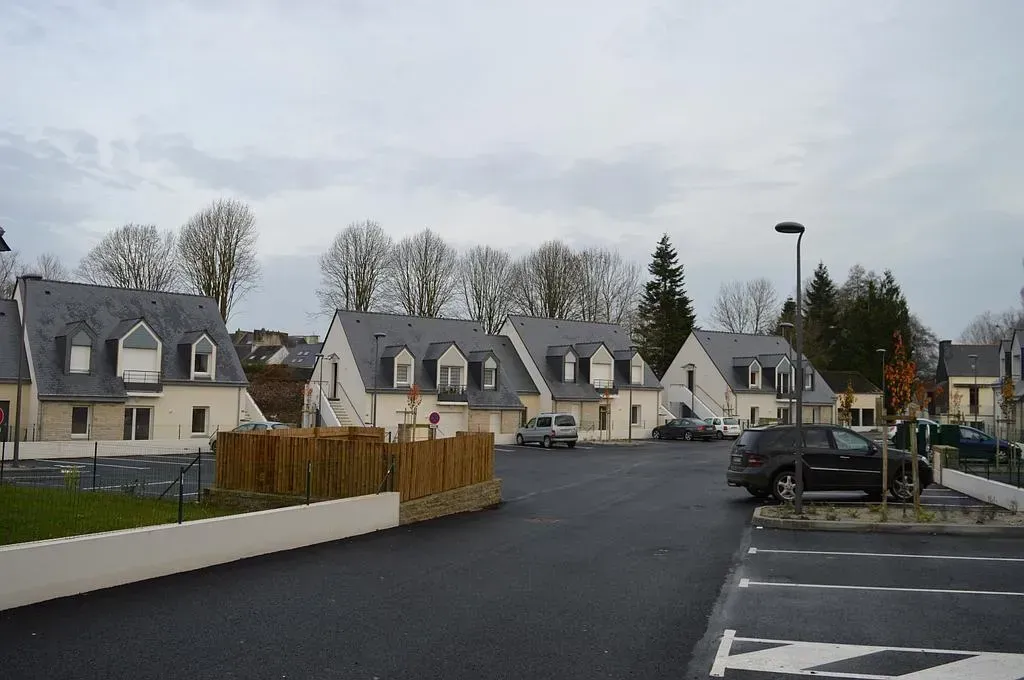 Pavillons à la fin des travaux de construction