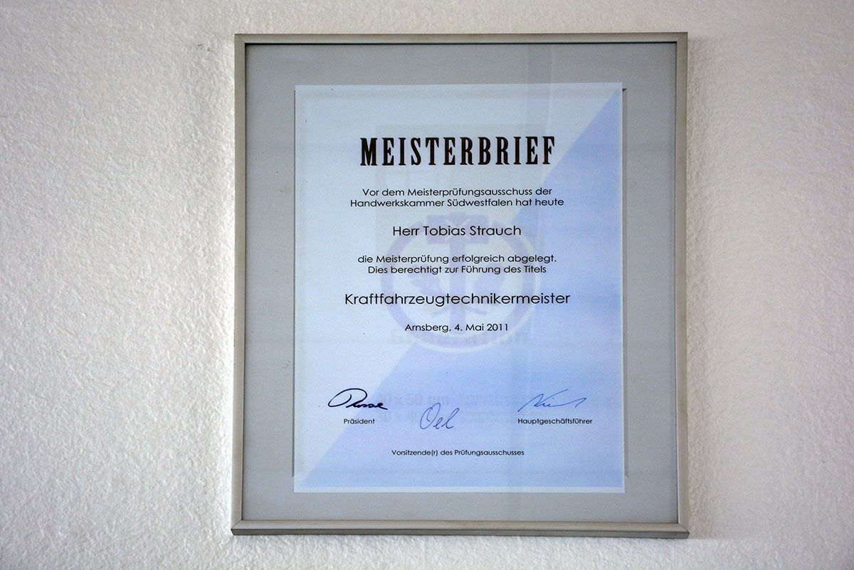 Ein gerahmtes Zertifikat mit der Aufschrift „Meisterbrief“