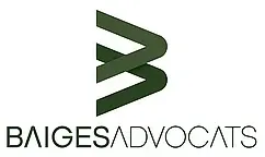 Un logotipo para un bufete de abogados con una flecha verde apuntando hacia arriba.