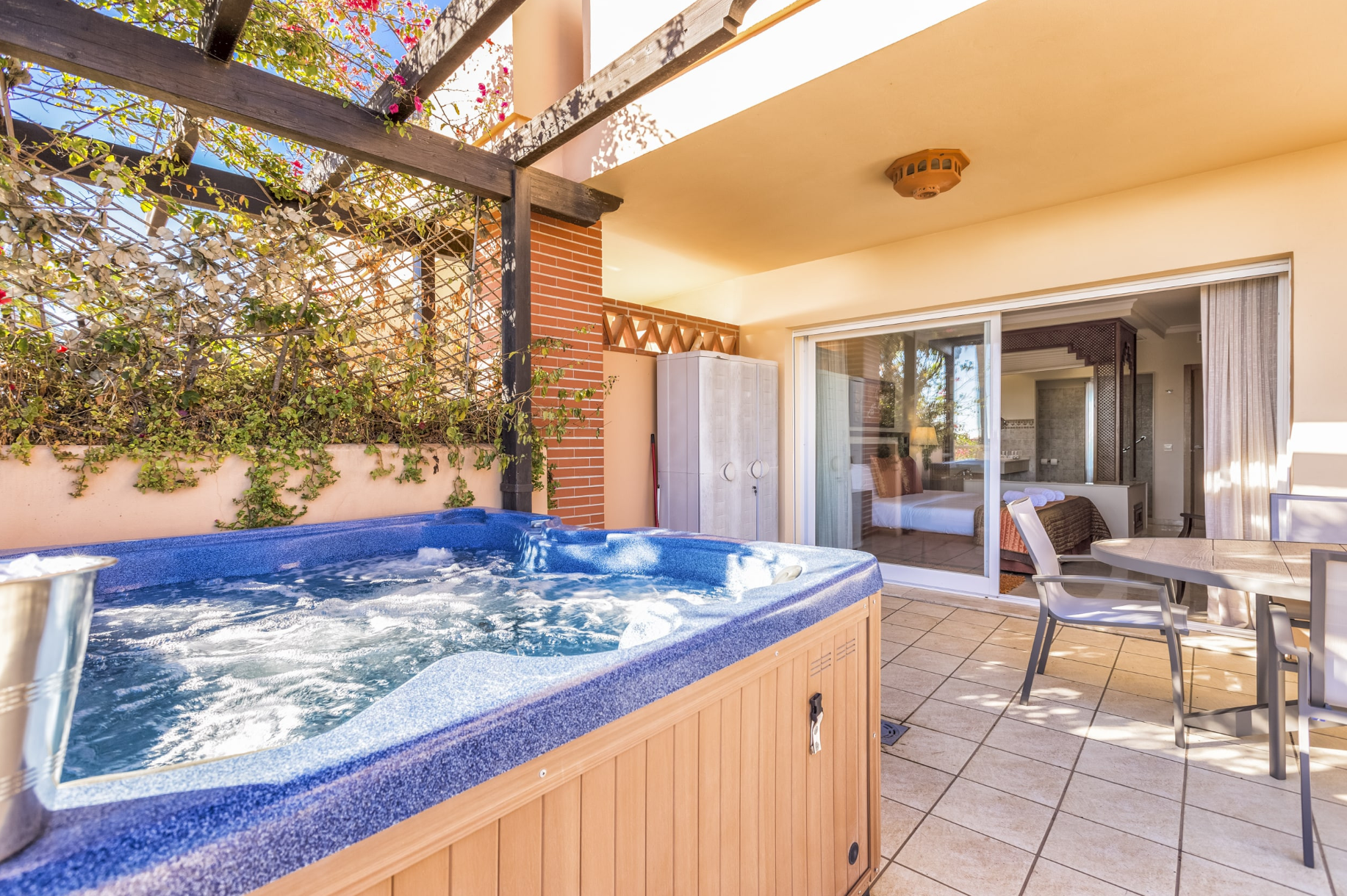 Malibu Mansions luxury apartment jacuzzi