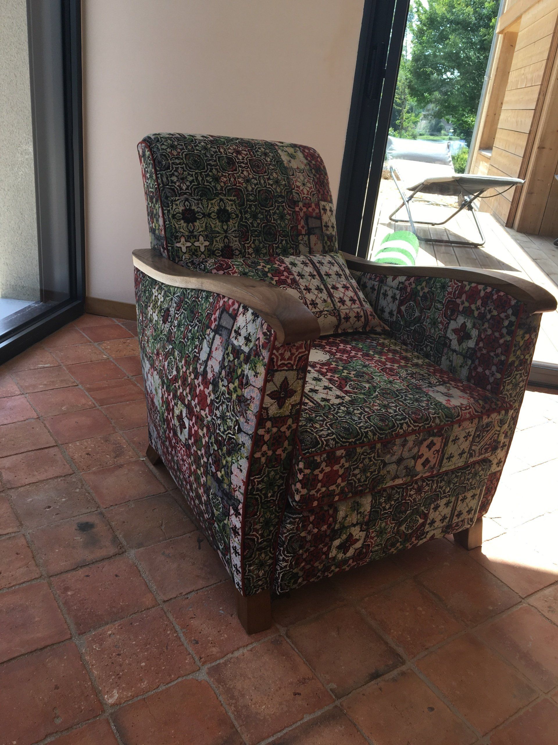 Fauteuil à motifs dalle