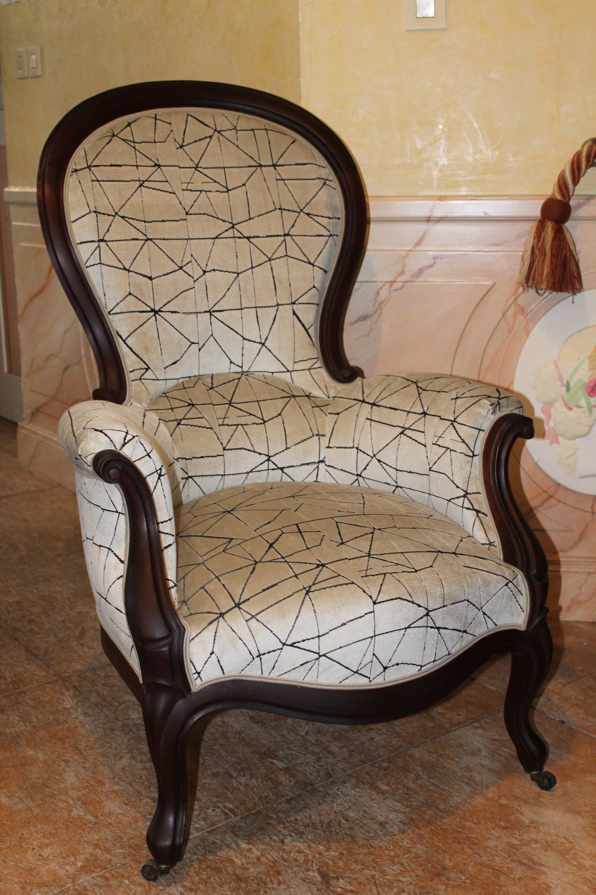 Fauteuil graphique blanc et noir