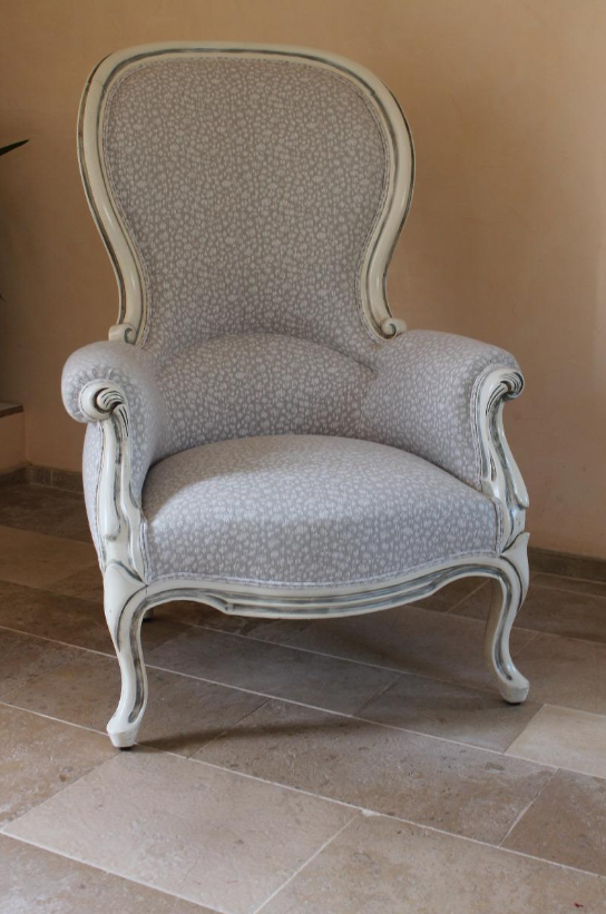 Fauteil gris avec dossier