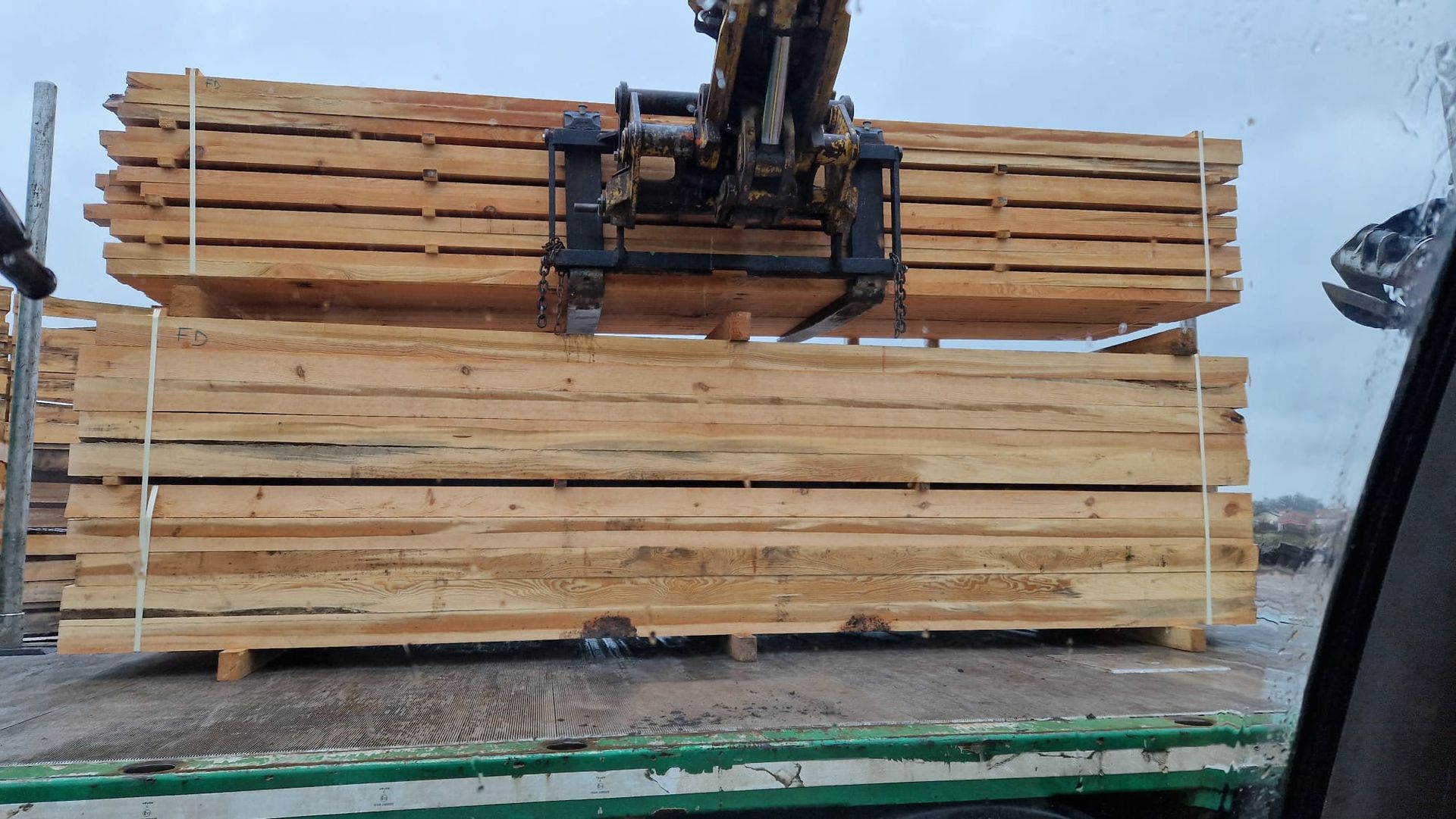 Manutention de planches de bois