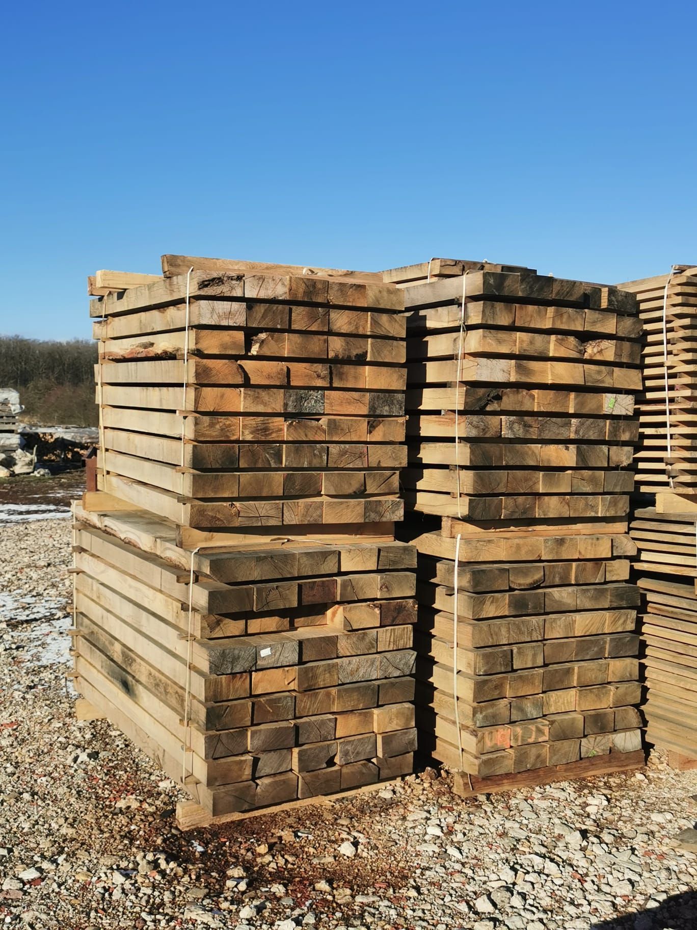 Planches de bois prédécoupée