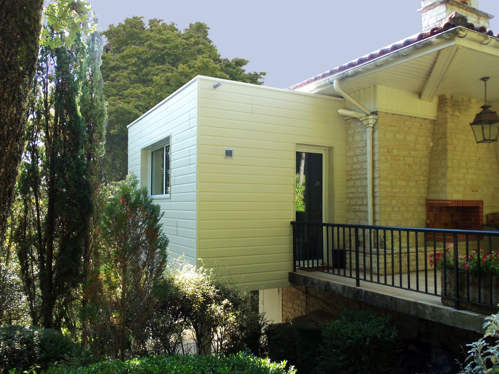 Après l'agrandissement d'une maison pour une pièce supplémentaire