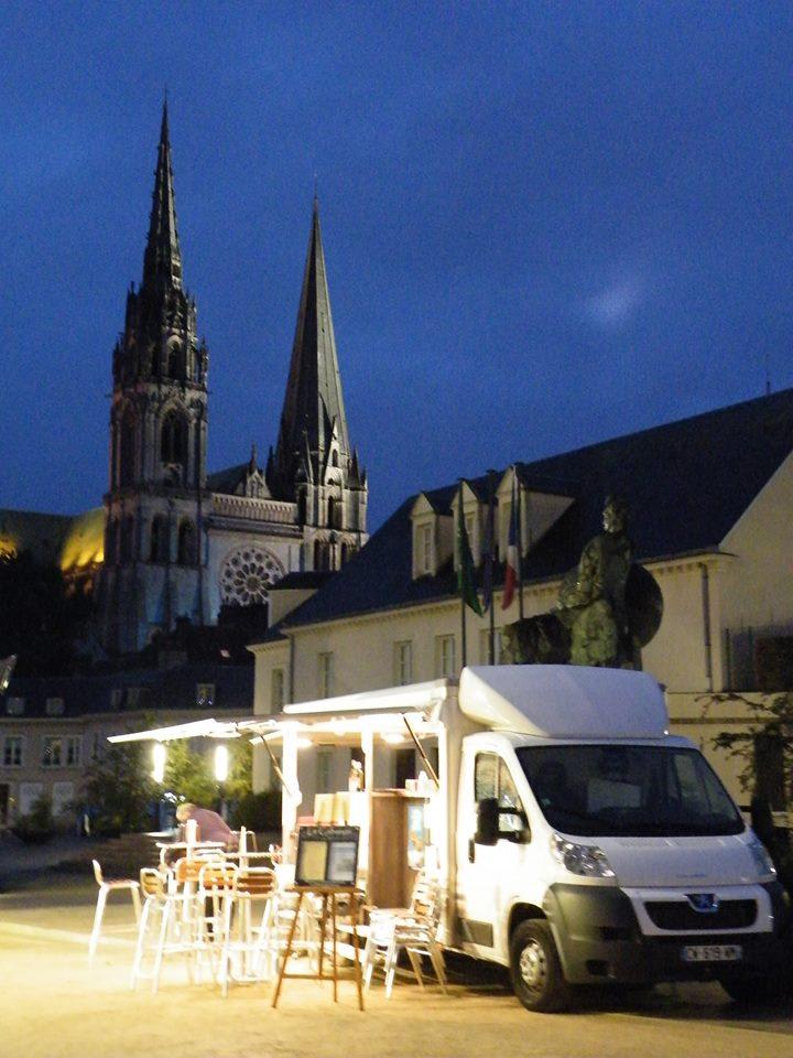 Le Cabanon de nuit à Chartres