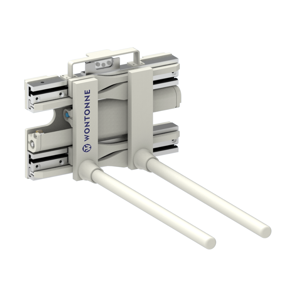 Ein weißer Gabelstapler mit zwei daran befestigten weißen Stöcken.