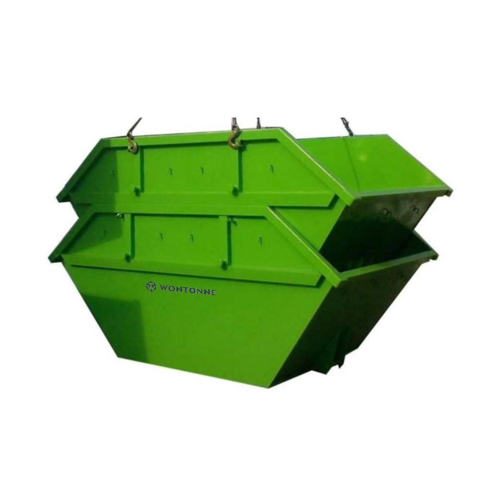 Ein grüner Müllcontainer ist übereinander gestapelt