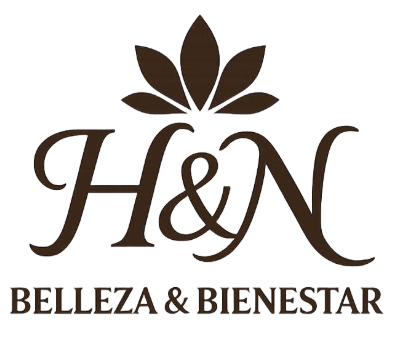 Un icono de loto dorado sobre el texto "H&N tu centro de belleza" en elegantes letras doradas sobre un fondo negro.