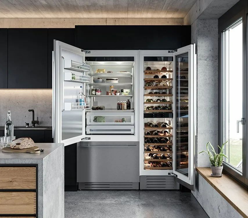Grand frigo avec cave à vin intégrée