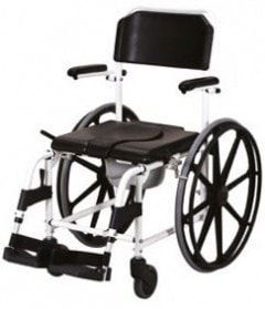 Ein schwarz-weißer Rollstuhl mit daran befestigtem Nachtstuhl.