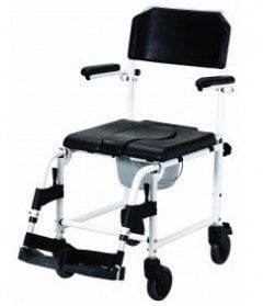 Ein schwarz-weißer Toilettenstuhl mit Rollen auf weißem Hintergrund.