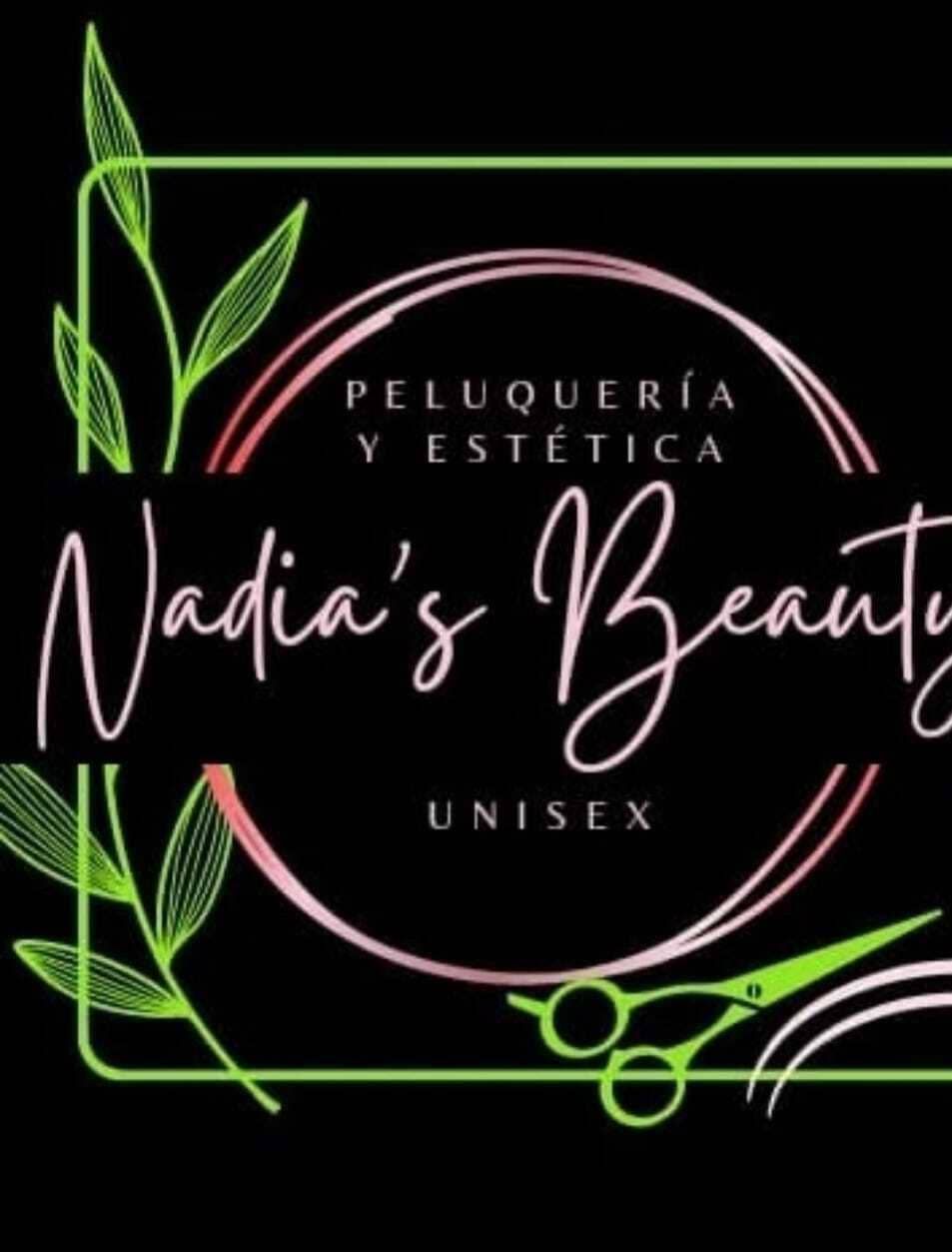 Logotipo para el Centro de Belleza Nadia. Presenta detalles en rosa y verde, texto y una tijera sobre fondo negro.