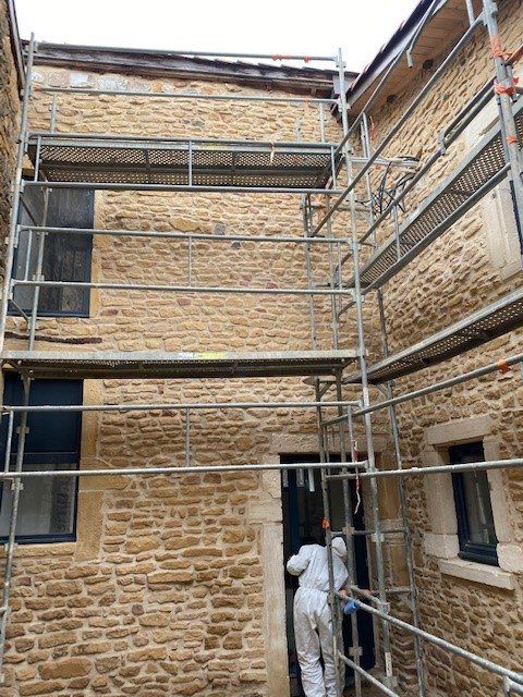 Jointage de pierre extérieur