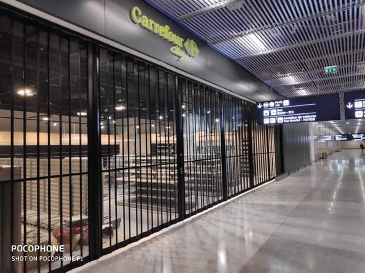 Rideau métallique transparent