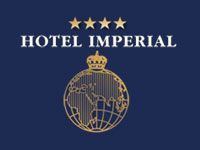 Das Logo des Hotels Imperial ist ein Globus mit einer Krone darauf.
