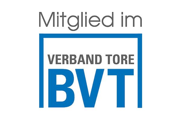 A blue and white logo for mitglied im verband tore bvt