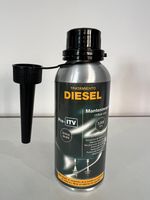 Una botella de tratamiento diésel está sobre una mesa.
