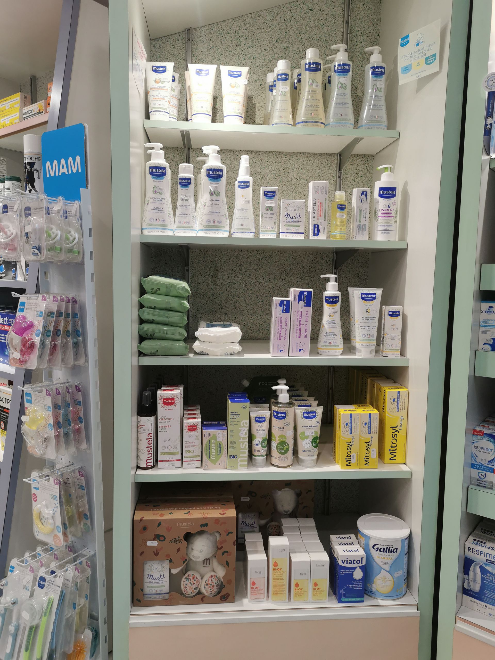 rayon parapharmacie spécial produits pour bébés