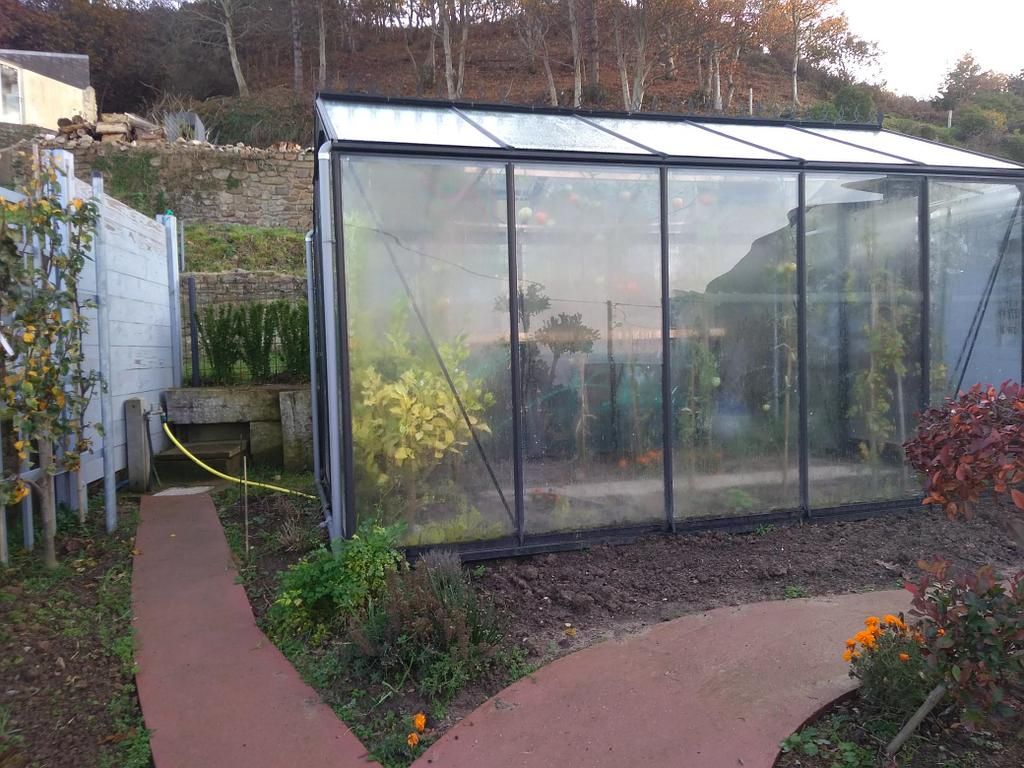 Aménagement autour d'une serre