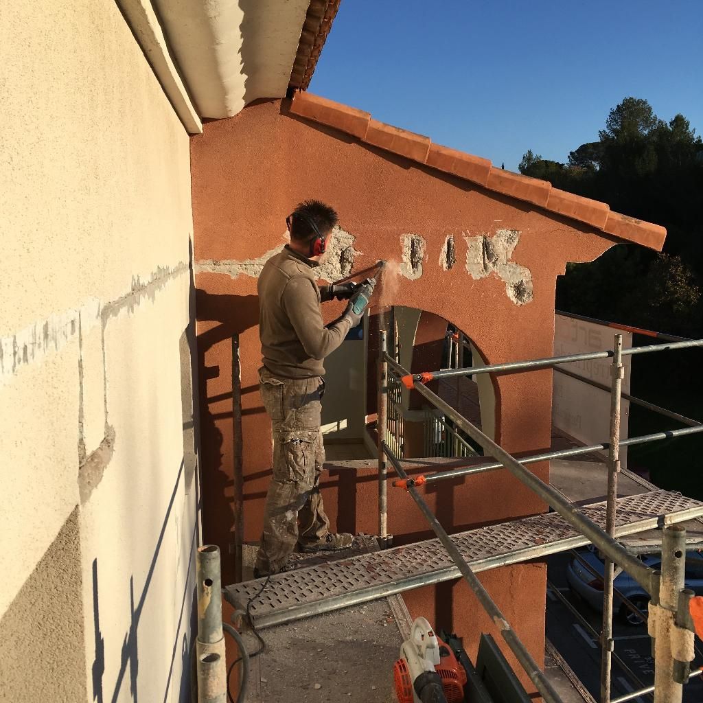 Détails sur le rebouchage d'une façade