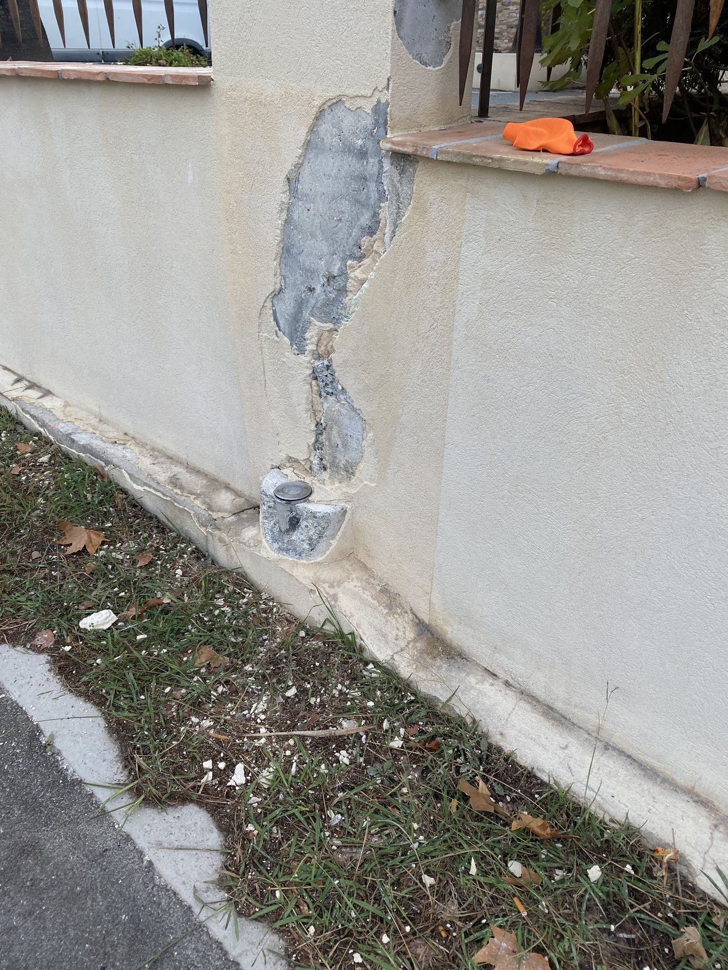 Corner de magasins généraux avant travaux de peinture