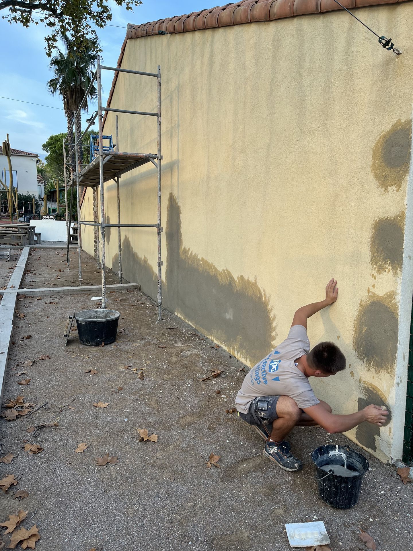 Phase de réparation de mur de maison