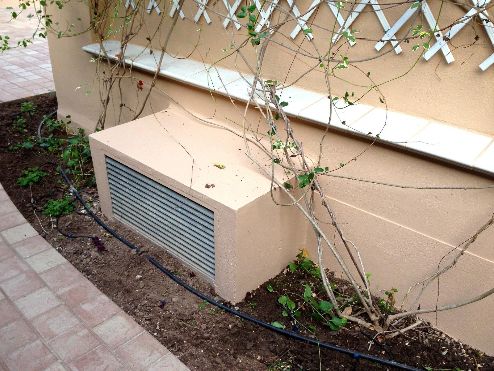 Bloc d'aération mural extérieur repeint