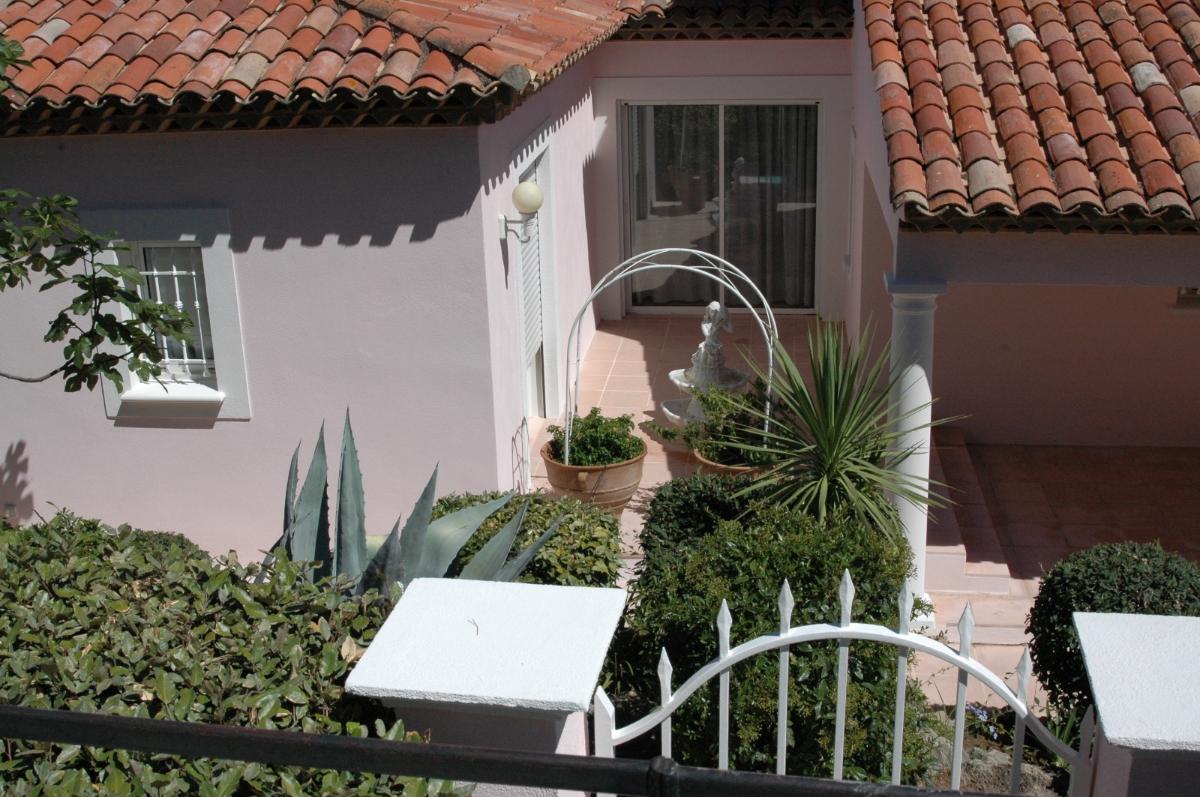 Villa rose totalement rénovée 2