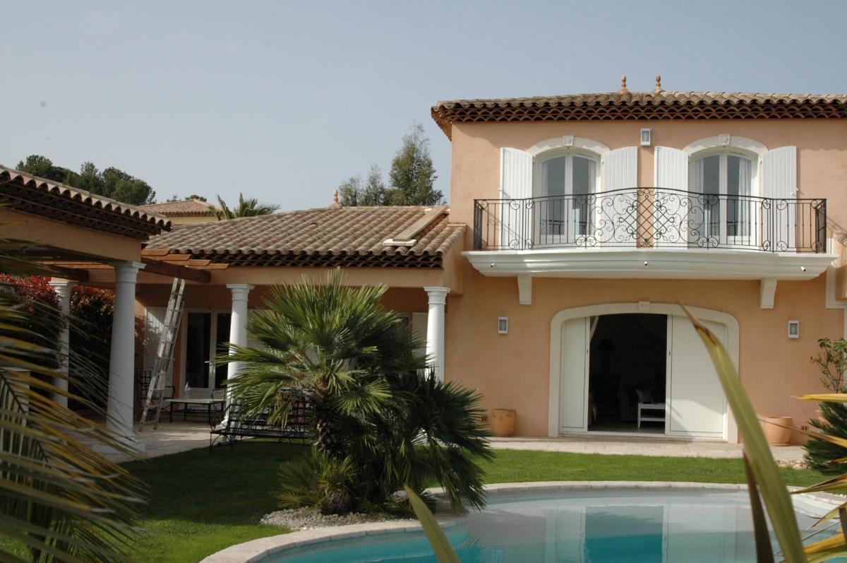 Piscine devant la villa ocre totalement rénovée 2