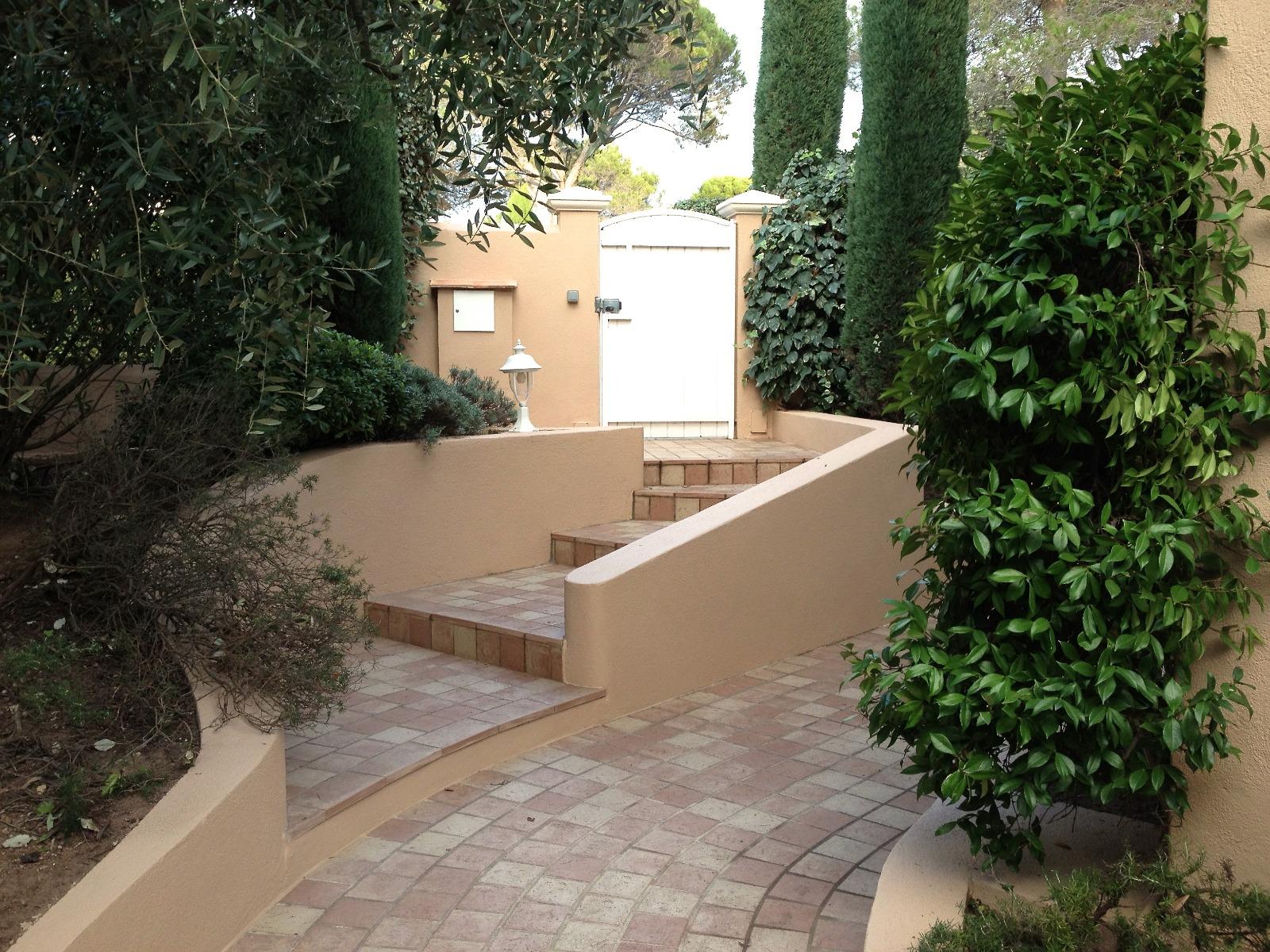 Allée et murets d'escalier rénovés 2