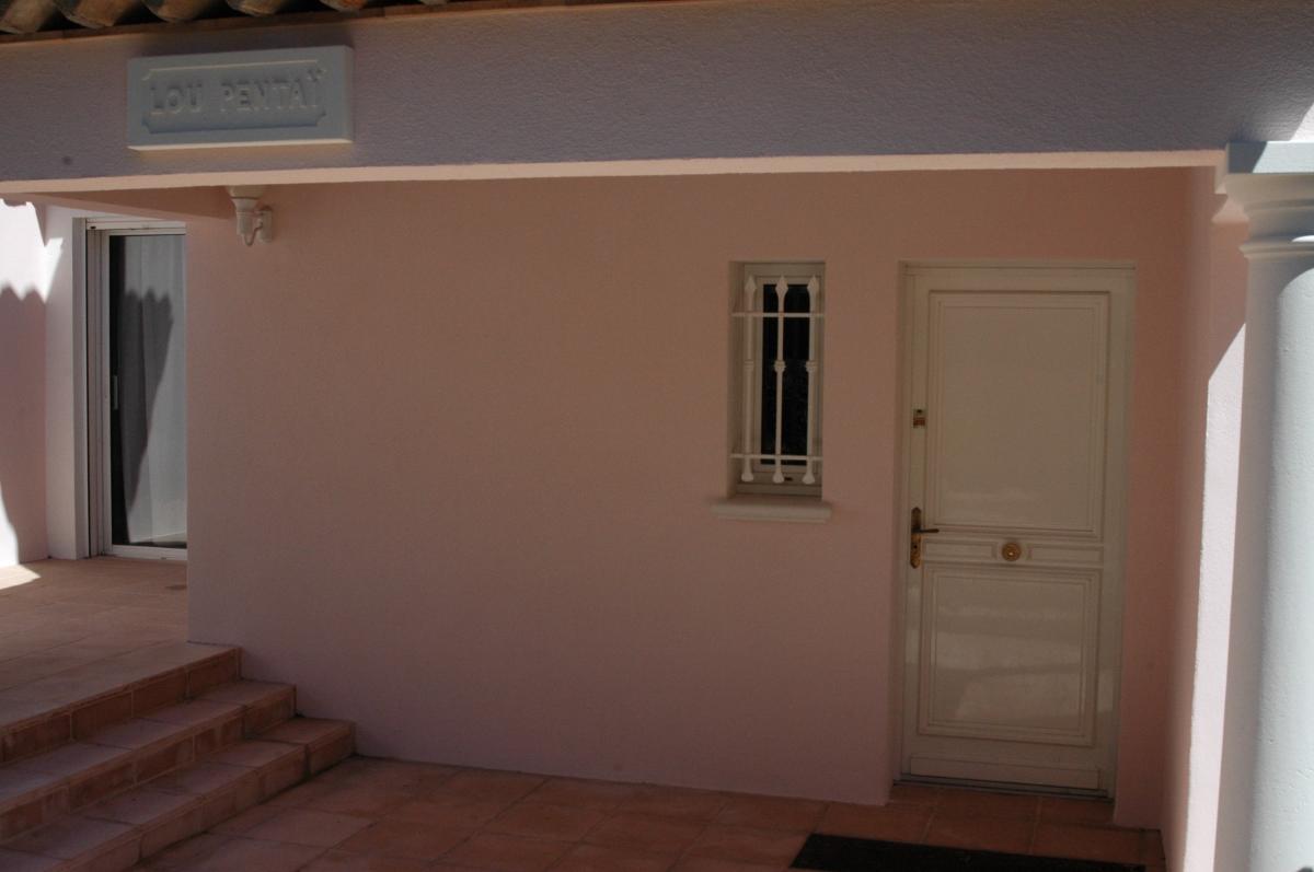 Péron couvert de la villa rose