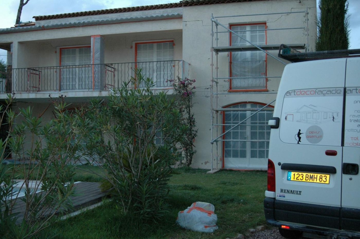 Façade à étage avant travaux de rénovation