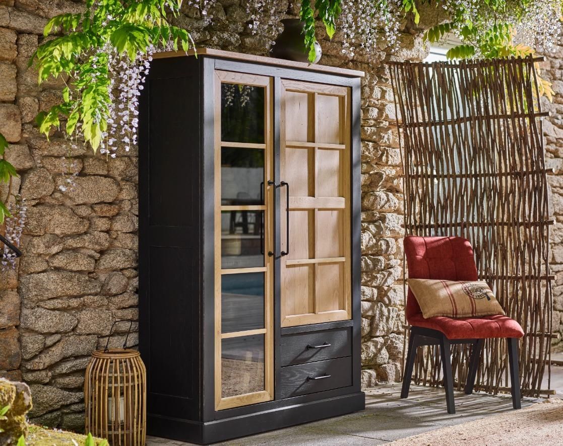 Bibliothèque en bois sur une terrasse