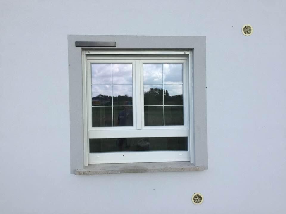 Une fenêtre blanche.