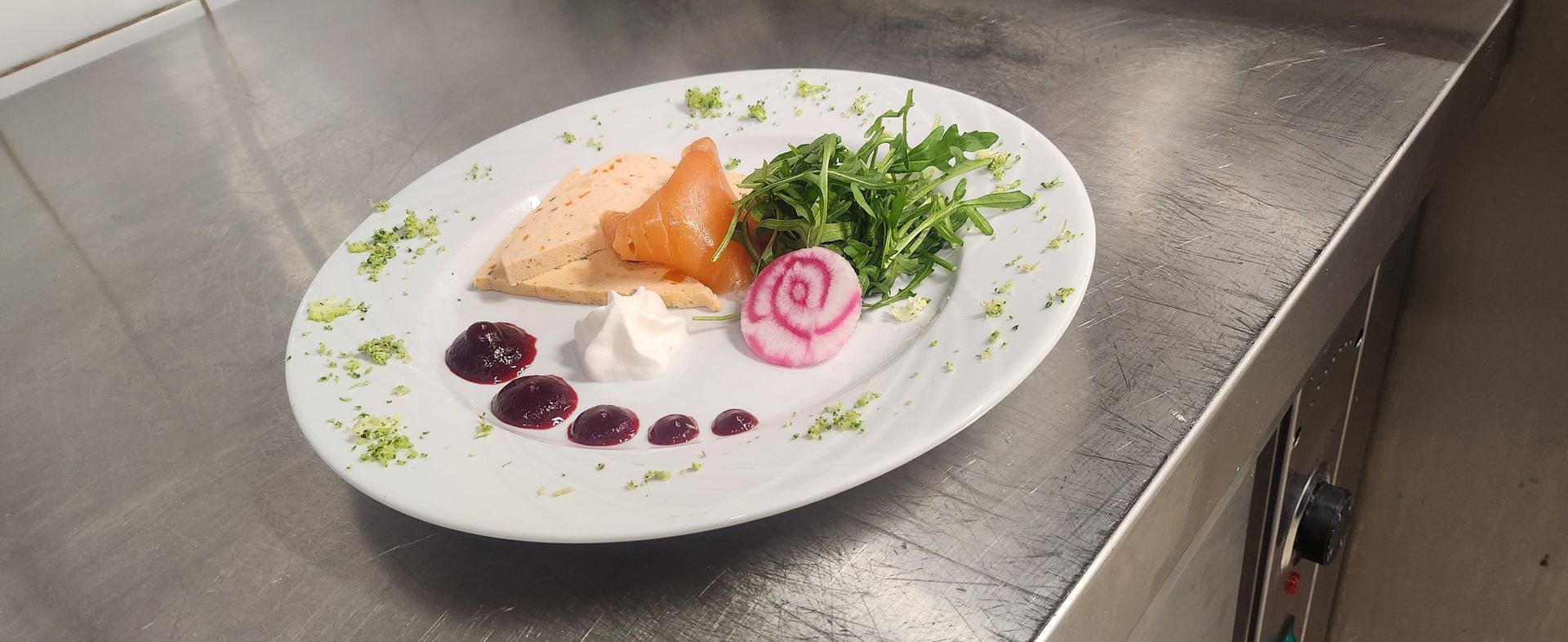 Une assiette de pain de poissons