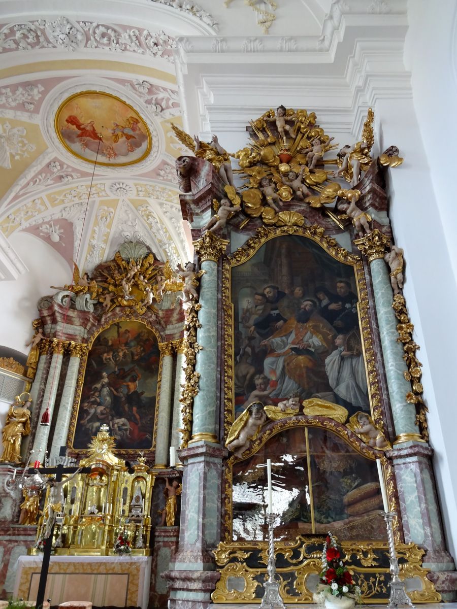 Rechter Seitenaltar Hl. Augustinus mit Reliquienschrein des Hl. Märtyrers Leander