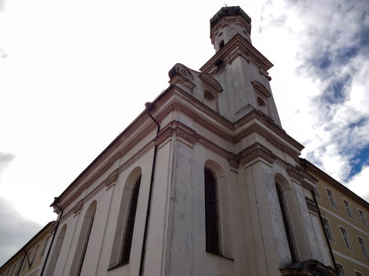 Achteckiger Turm mit Zwiebeldach