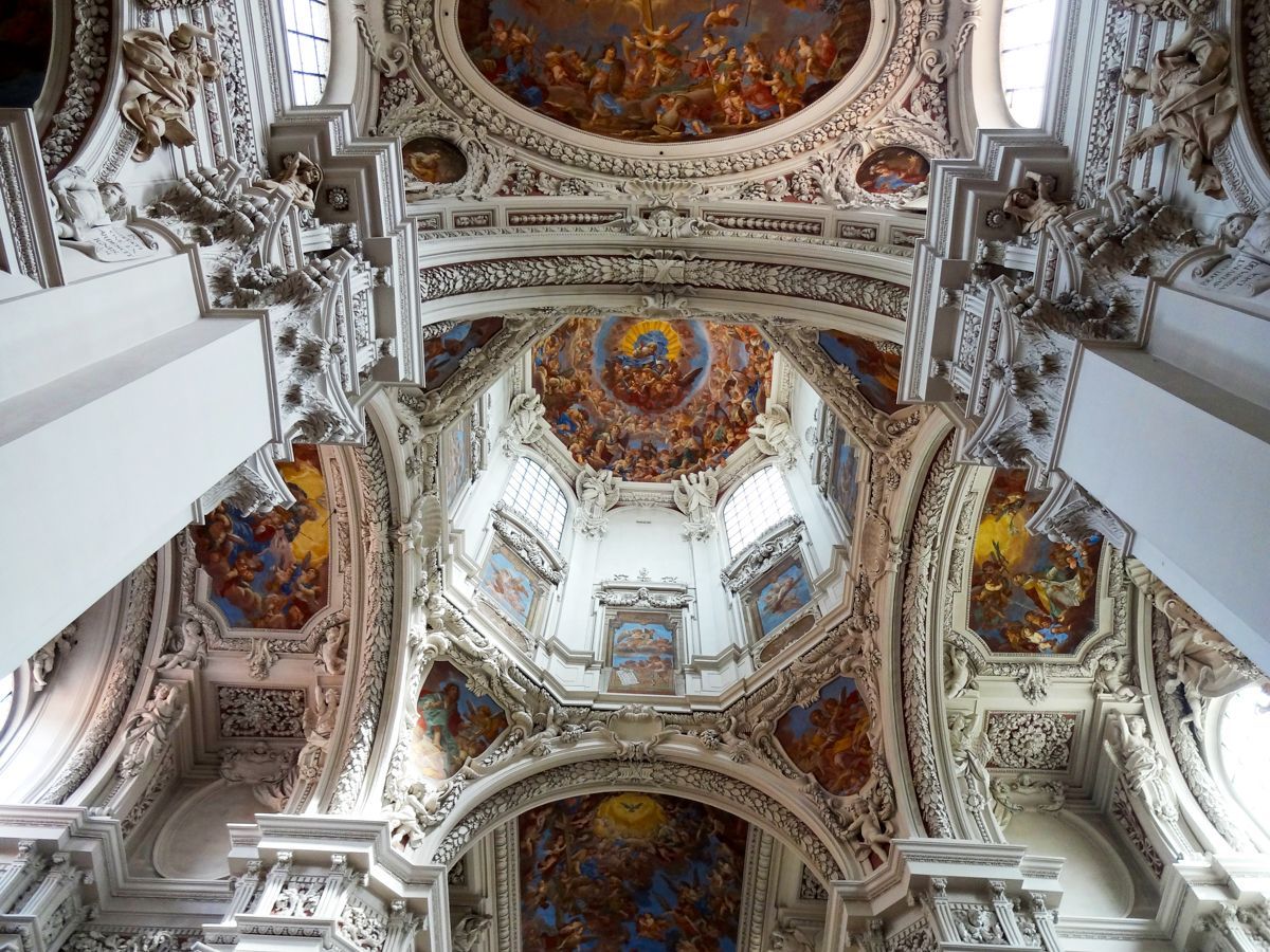 Blick in die Vierungskuppel