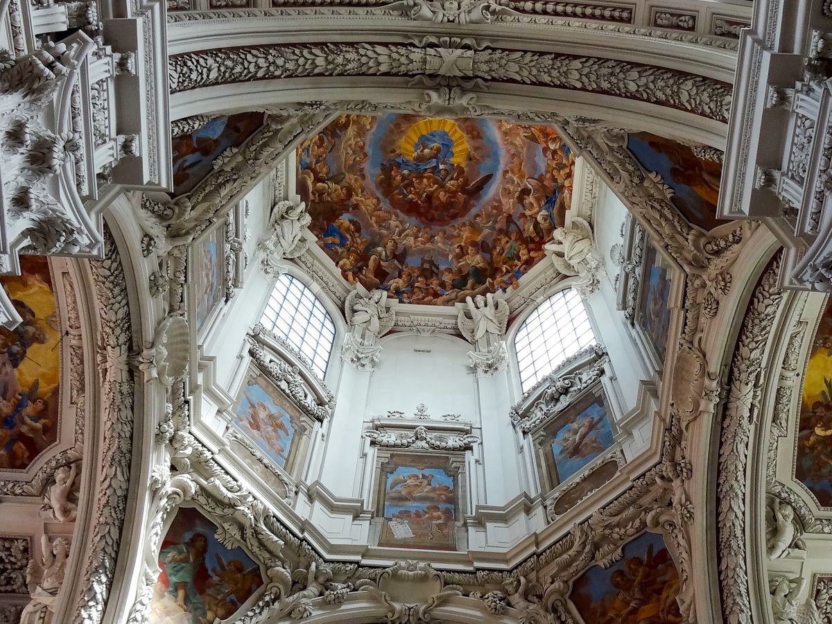 Vierungskuppel mit Deckenfresko