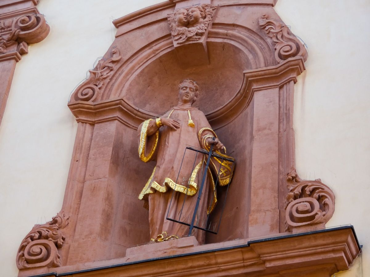 St. Laurentius, Außenfassade