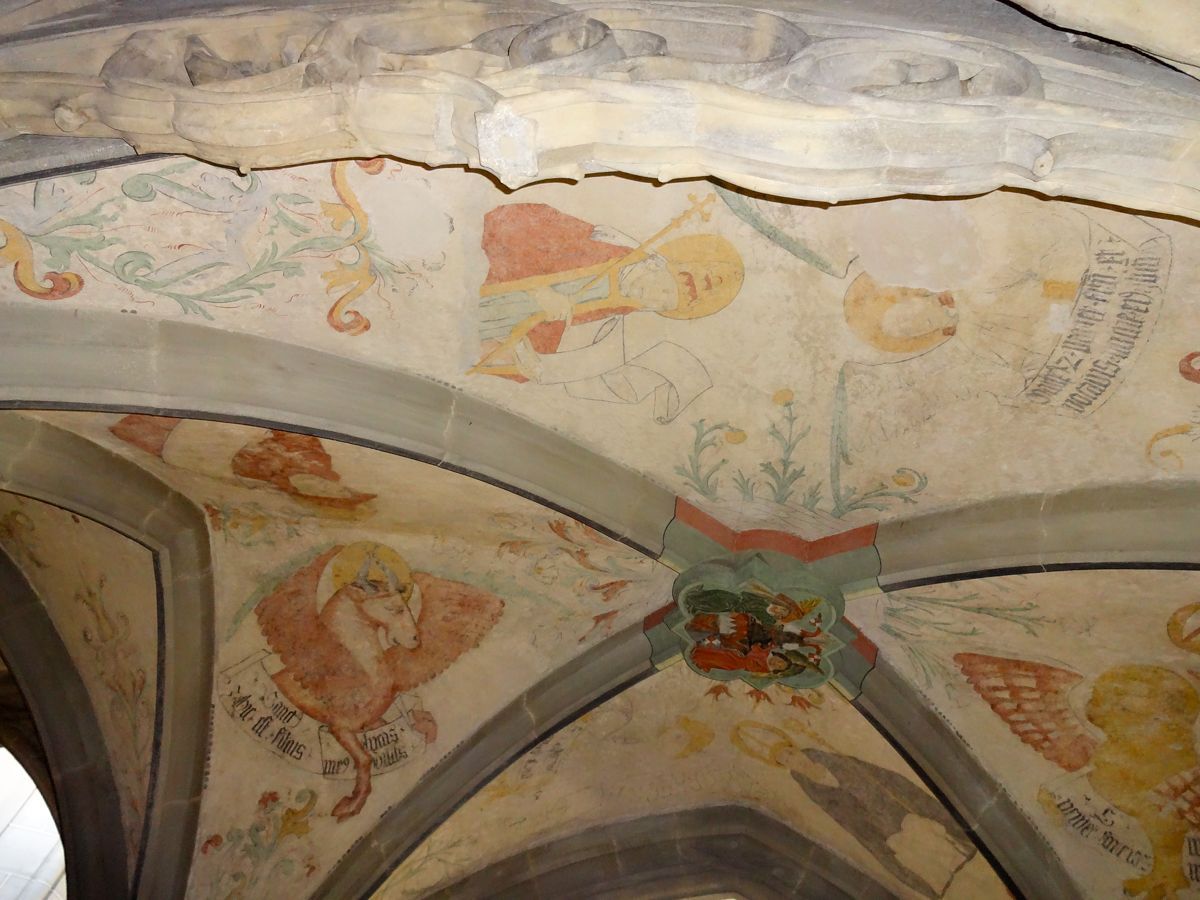 Wieder entdeckte historische Malereien unter der Empore