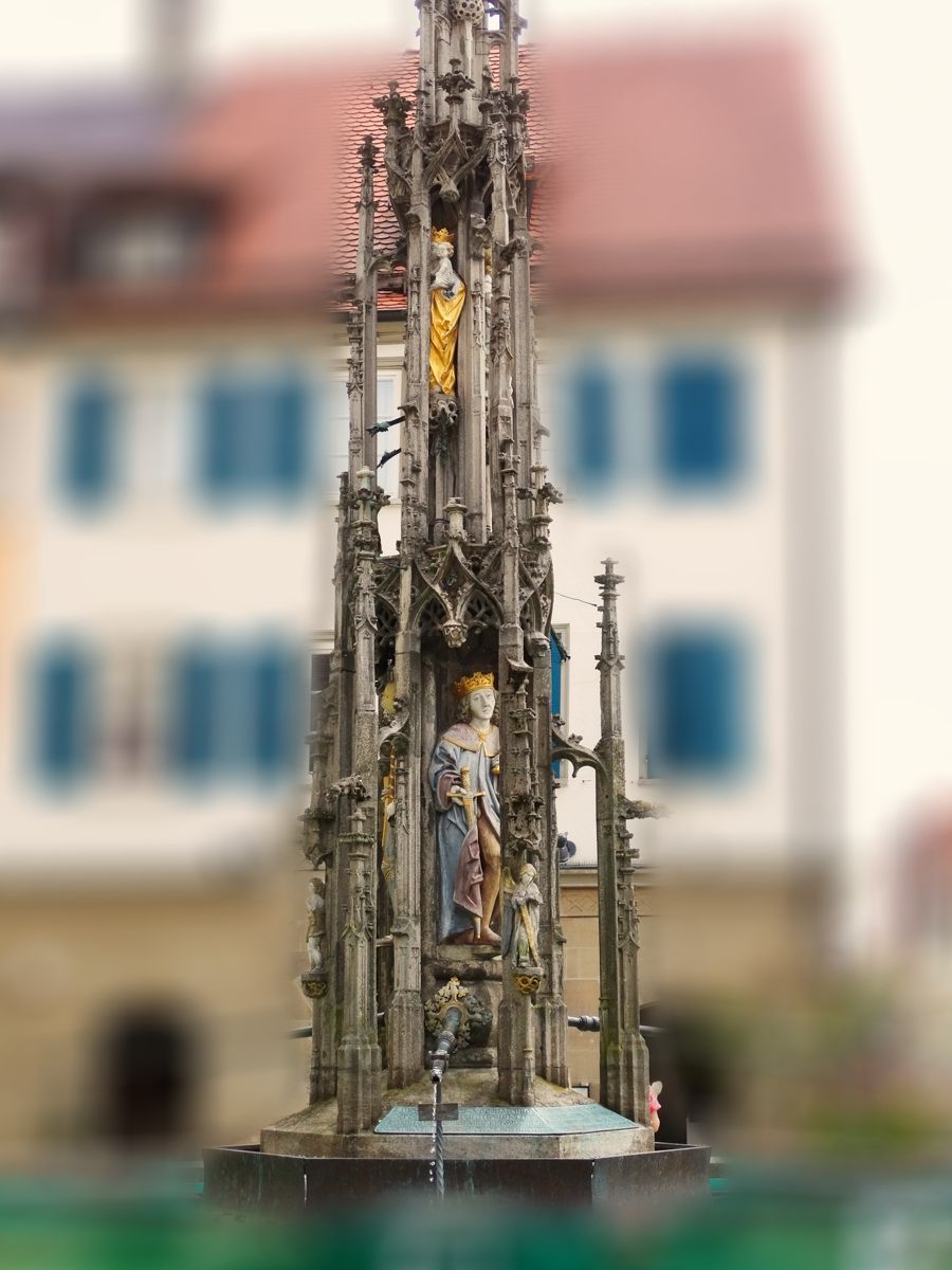 Gotische Brunnensäule auf dem Marktplatz