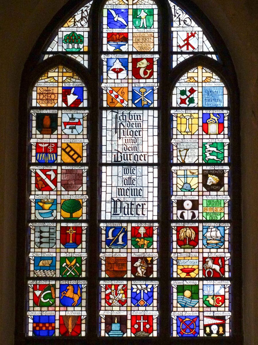 Stifterfenster mit Wappen wohlhabender Flensburger Familien