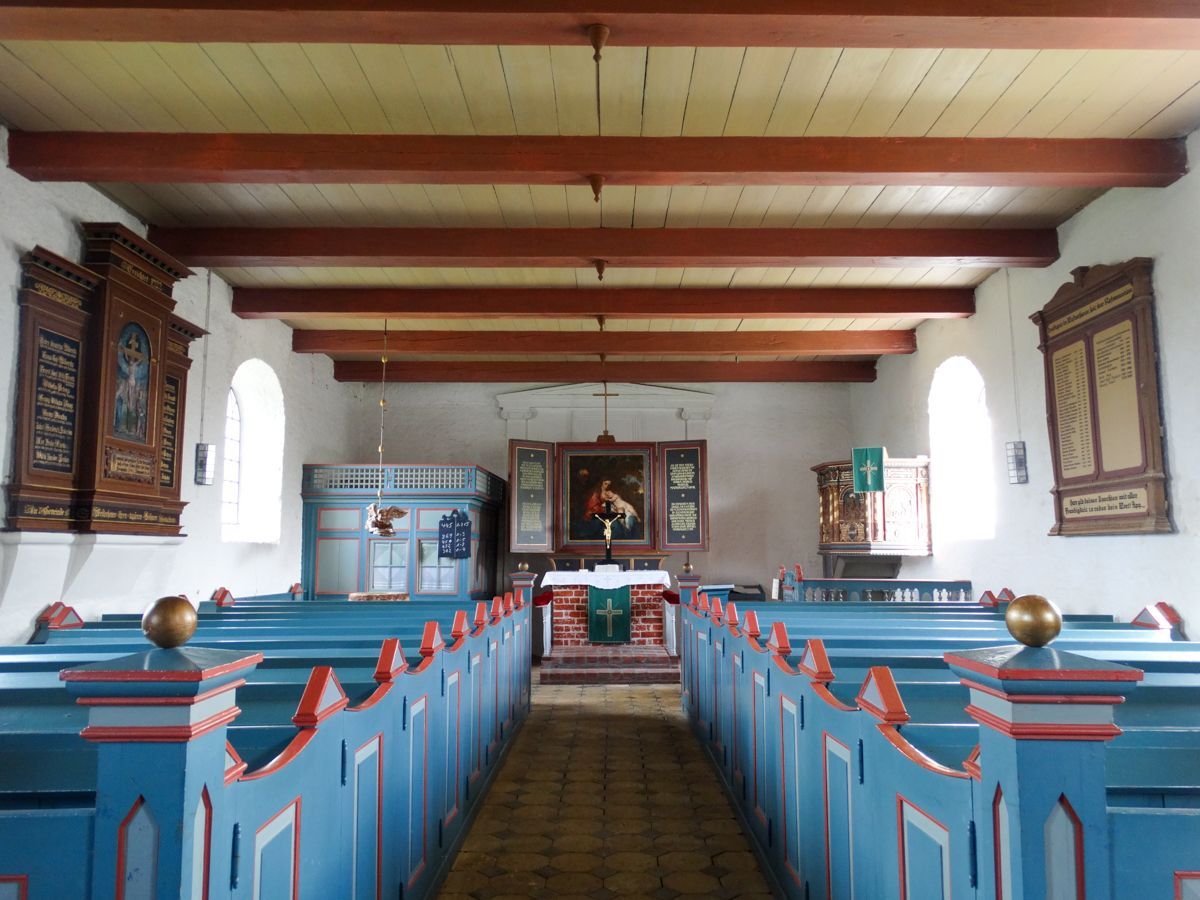Blick ins Kirchenschiff