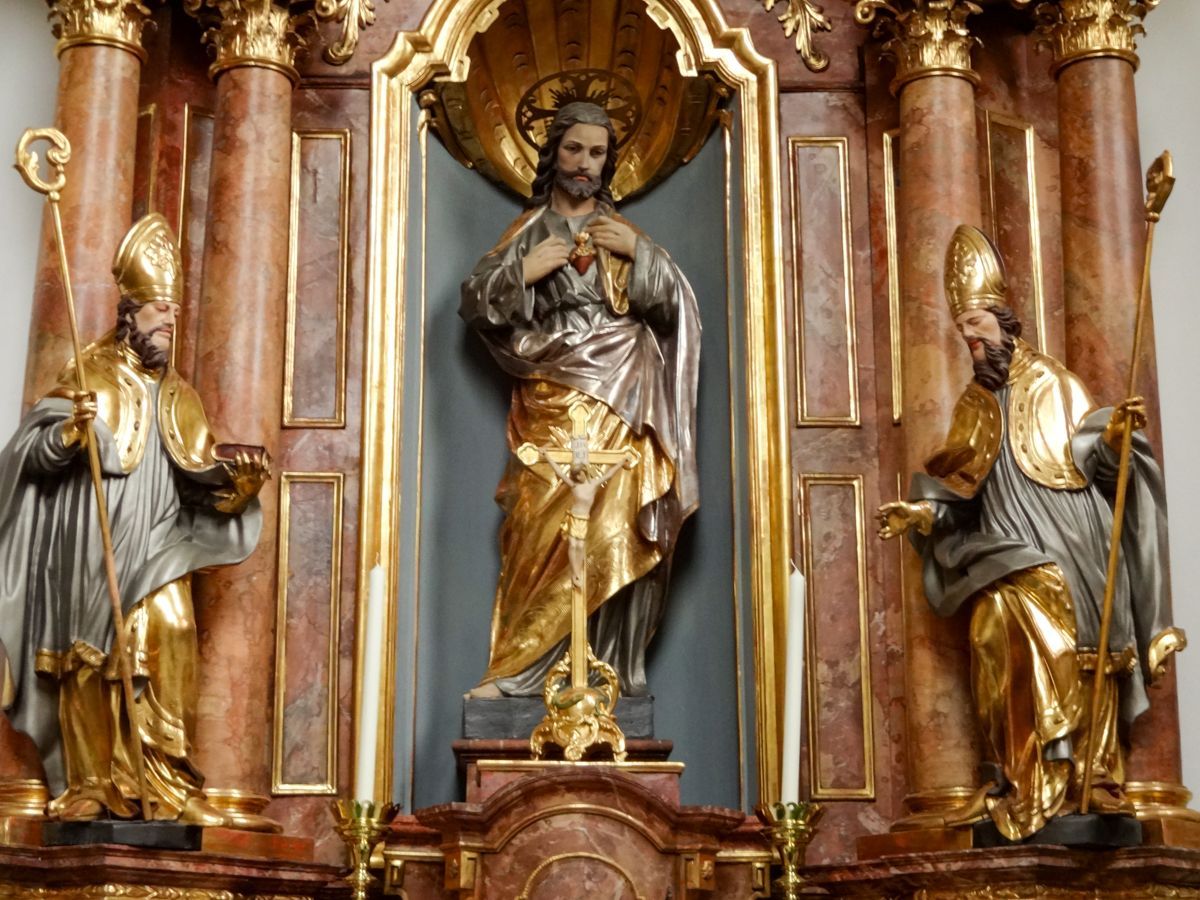 Herz-Jesu-Altar mit Hl. Nikolaus und Hl. Kilian